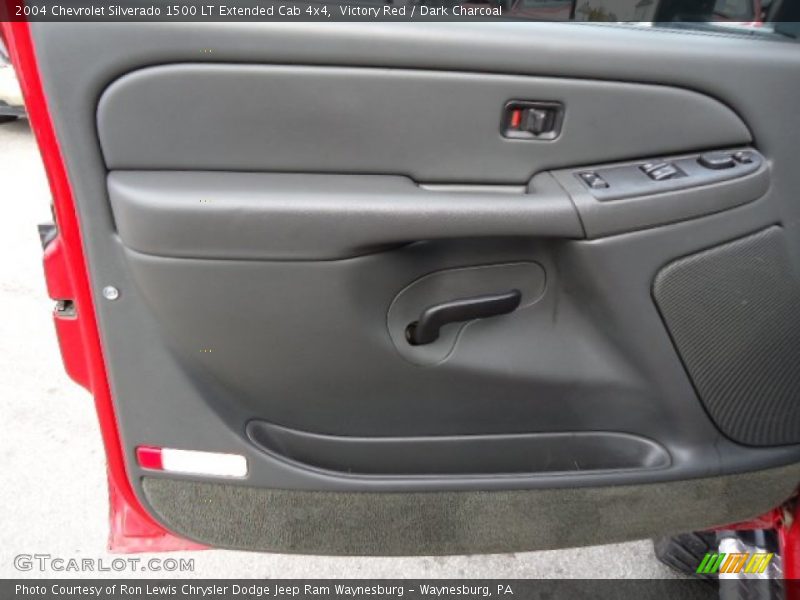 Victory Red / Dark Charcoal 2004 Chevrolet Silverado 1500 LT Extended Cab 4x4