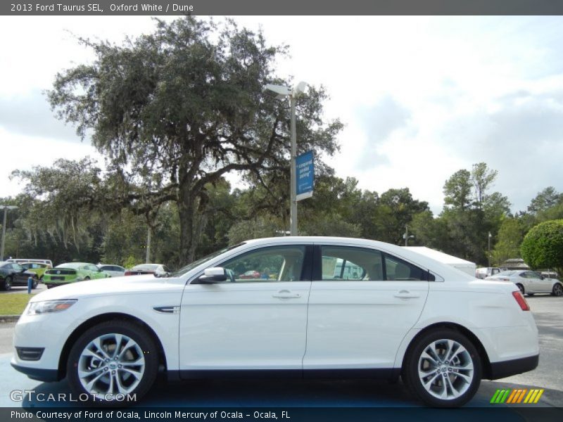Oxford White / Dune 2013 Ford Taurus SEL