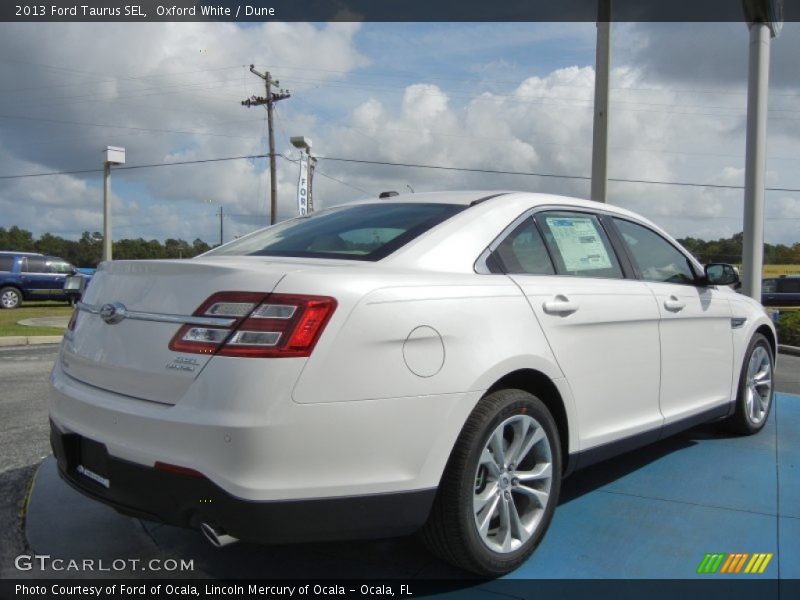 Oxford White / Dune 2013 Ford Taurus SEL