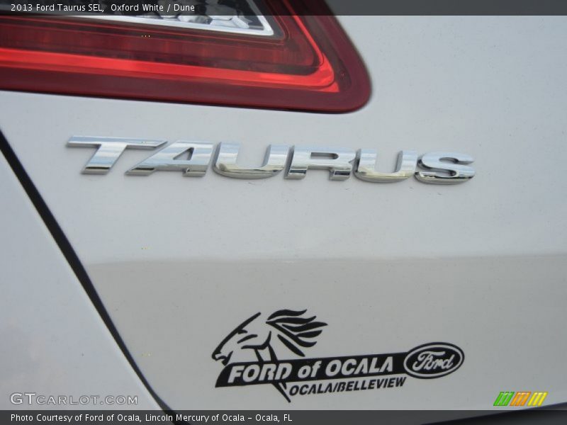 Oxford White / Dune 2013 Ford Taurus SEL