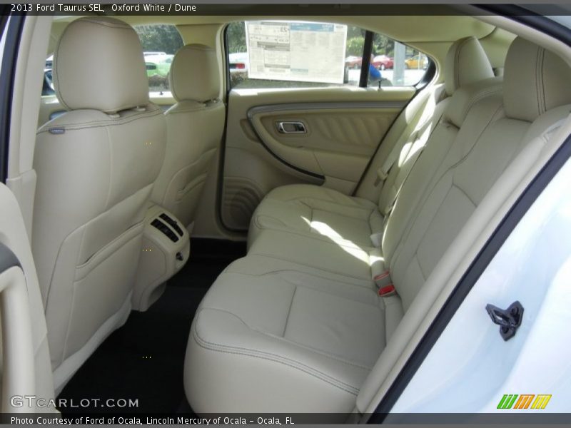 Oxford White / Dune 2013 Ford Taurus SEL