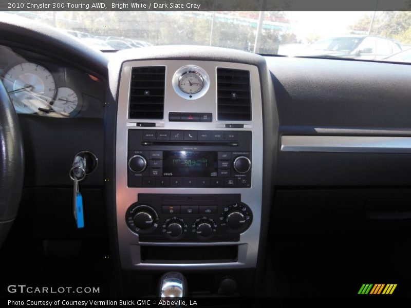 Bright White / Dark Slate Gray 2010 Chrysler 300 Touring AWD