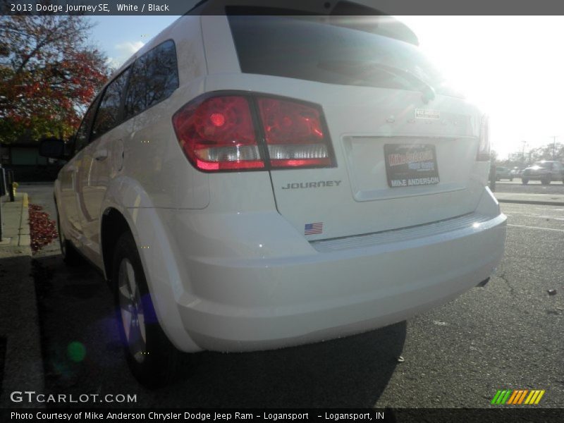 White / Black 2013 Dodge Journey SE