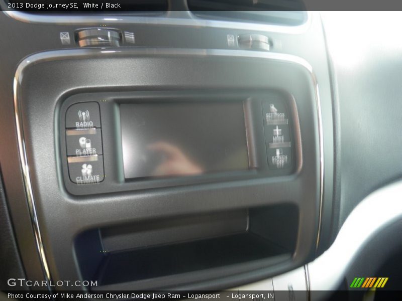 White / Black 2013 Dodge Journey SE
