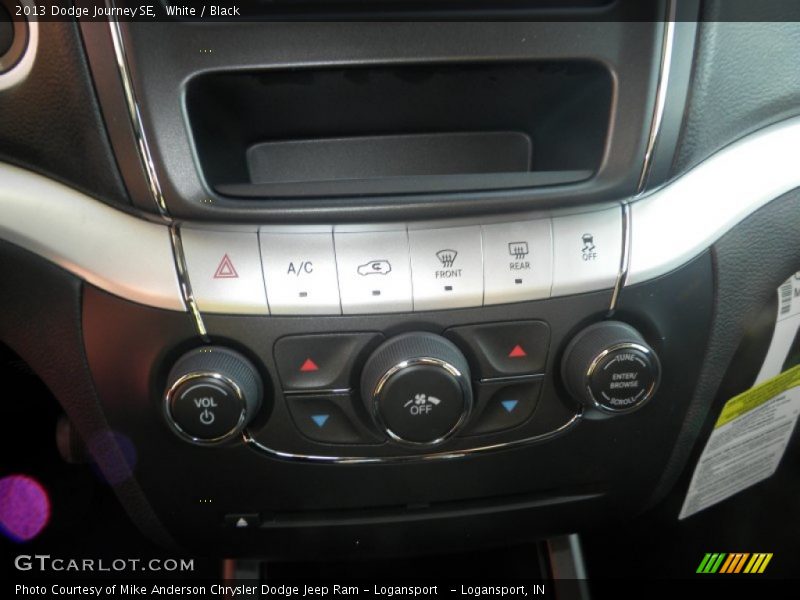 White / Black 2013 Dodge Journey SE