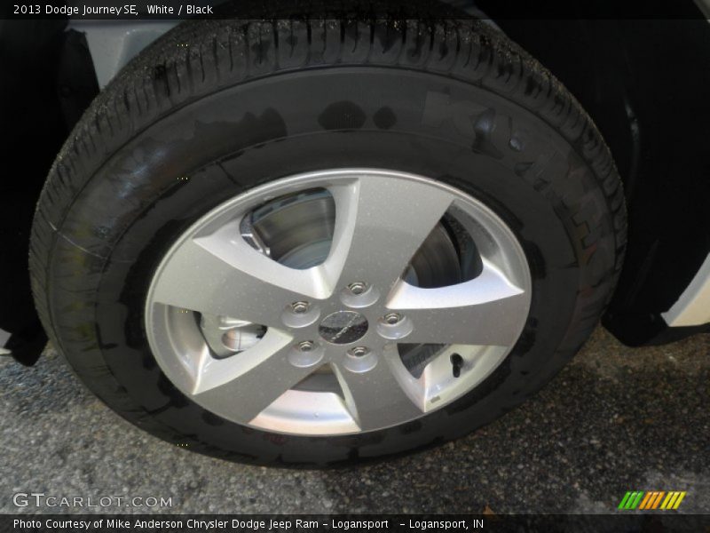 White / Black 2013 Dodge Journey SE