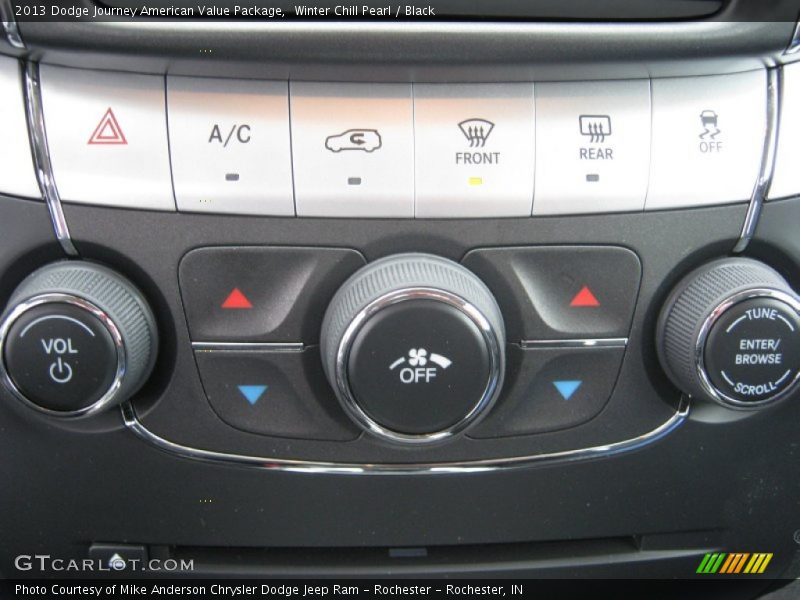 Winter Chill Pearl / Black 2013 Dodge Journey American Value Package