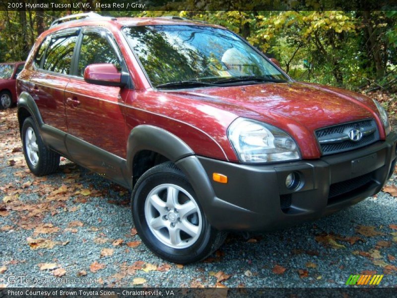 Front 3/4 View of 2005 Tucson LX V6