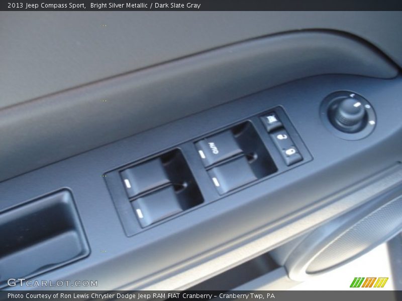 Bright Silver Metallic / Dark Slate Gray 2013 Jeep Compass Sport