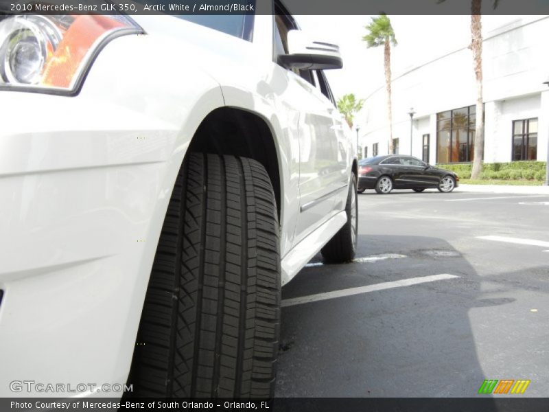 Arctic White / Almond/Black 2010 Mercedes-Benz GLK 350