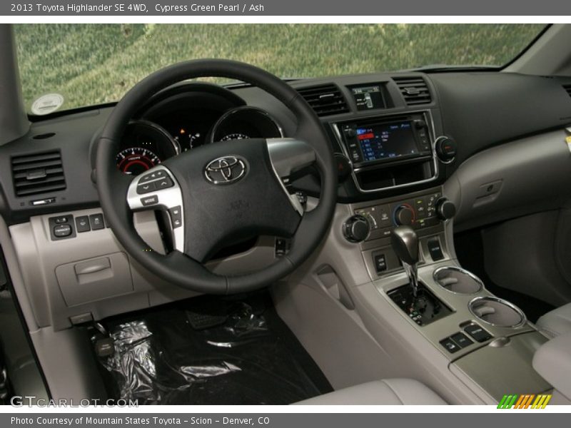 Cypress Green Pearl / Ash 2013 Toyota Highlander SE 4WD