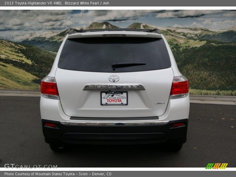 Blizzard White Pearl / Ash 2013 Toyota Highlander V6 4WD