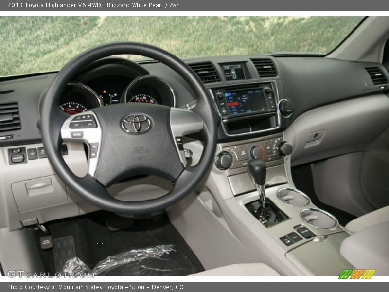 Blizzard White Pearl / Ash 2013 Toyota Highlander V6 4WD