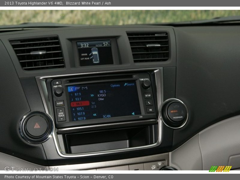 Blizzard White Pearl / Ash 2013 Toyota Highlander V6 4WD