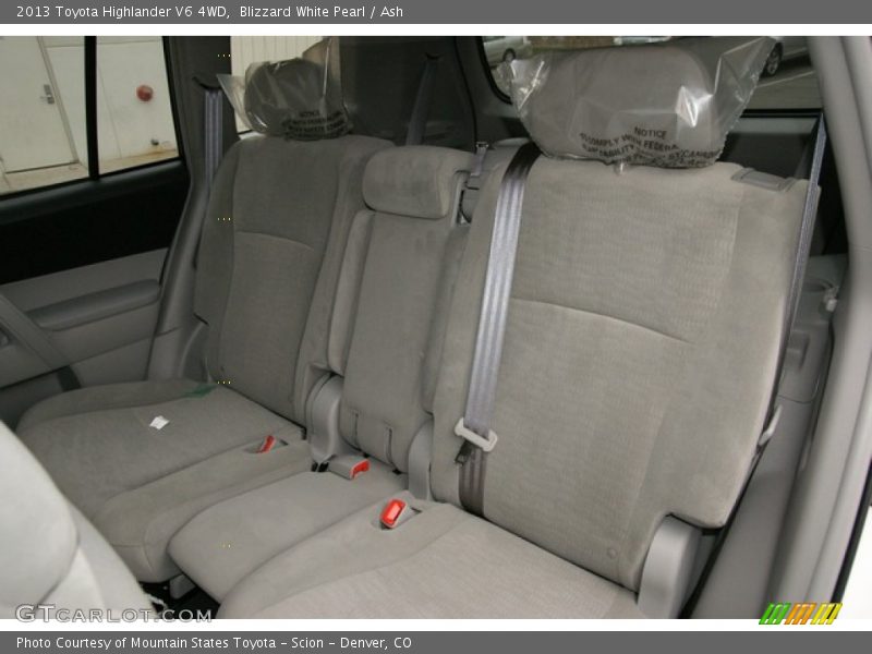 Blizzard White Pearl / Ash 2013 Toyota Highlander V6 4WD