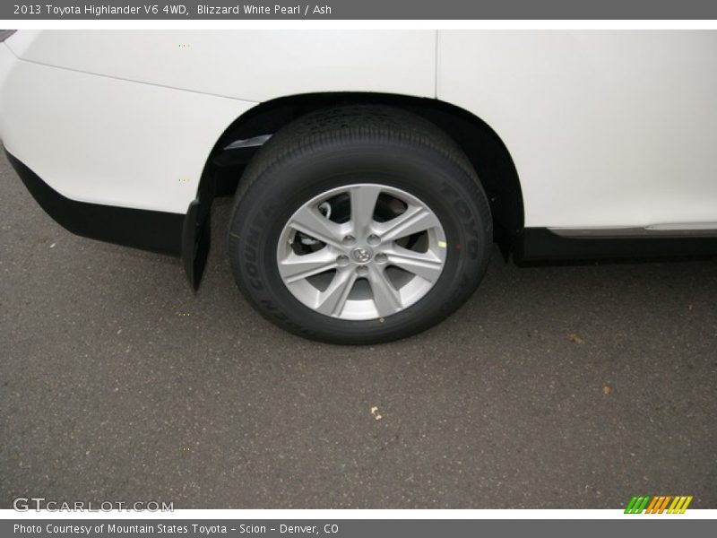 Blizzard White Pearl / Ash 2013 Toyota Highlander V6 4WD
