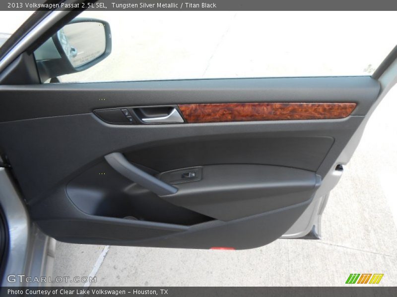 Tungsten Silver Metallic / Titan Black 2013 Volkswagen Passat 2.5L SEL