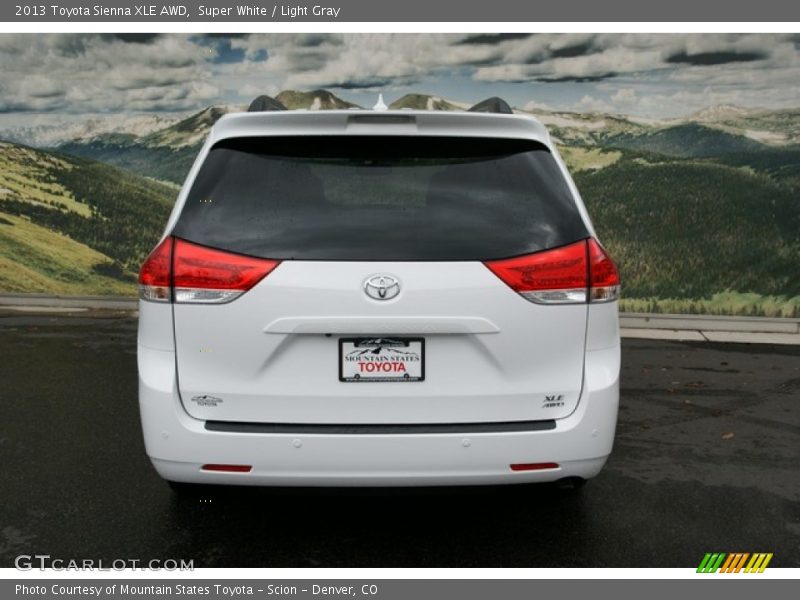 Super White / Light Gray 2013 Toyota Sienna XLE AWD