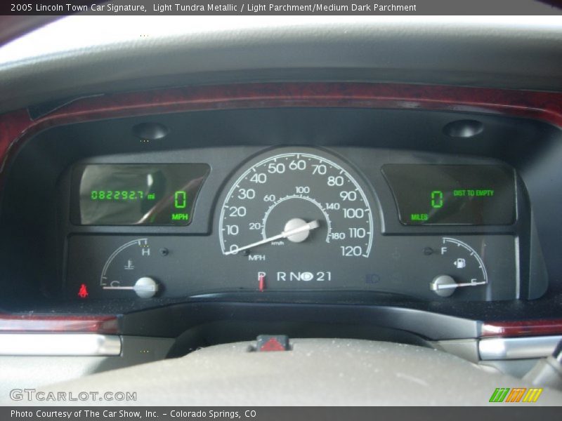 Light Tundra Metallic / Light Parchment/Medium Dark Parchment 2005 Lincoln Town Car Signature
