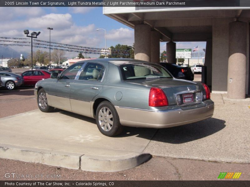 Light Tundra Metallic / Light Parchment/Medium Dark Parchment 2005 Lincoln Town Car Signature