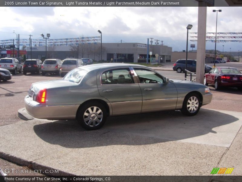 Light Tundra Metallic / Light Parchment/Medium Dark Parchment 2005 Lincoln Town Car Signature