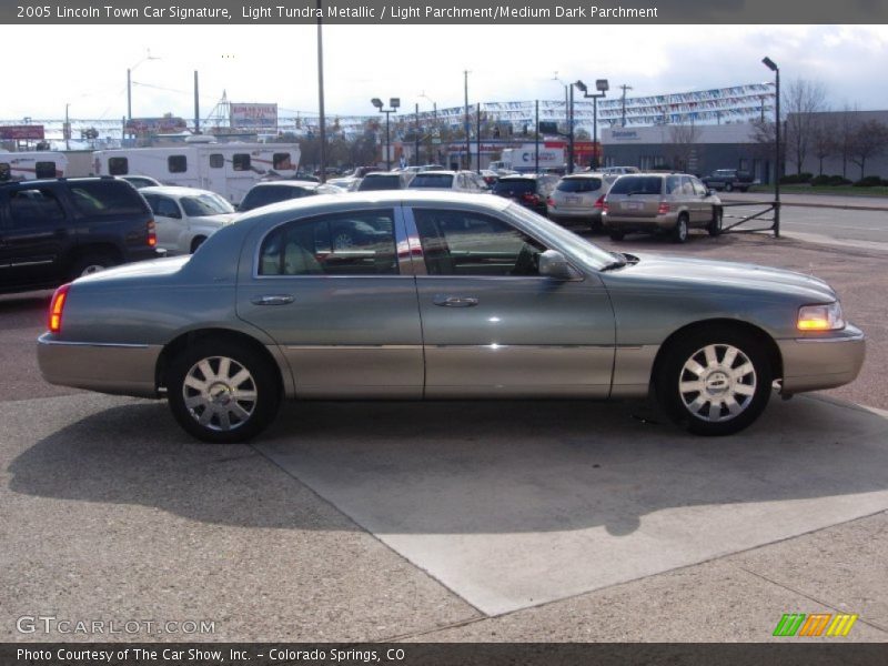 Light Tundra Metallic / Light Parchment/Medium Dark Parchment 2005 Lincoln Town Car Signature