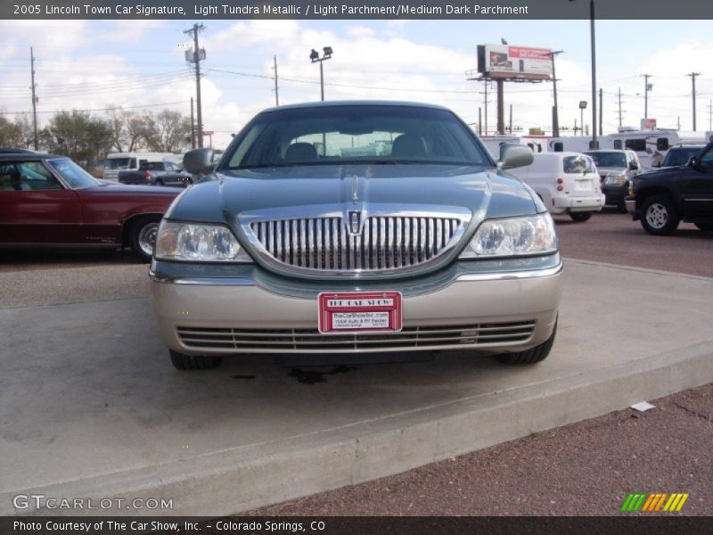 Light Tundra Metallic / Light Parchment/Medium Dark Parchment 2005 Lincoln Town Car Signature