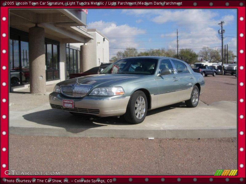 Light Tundra Metallic / Light Parchment/Medium Dark Parchment 2005 Lincoln Town Car Signature