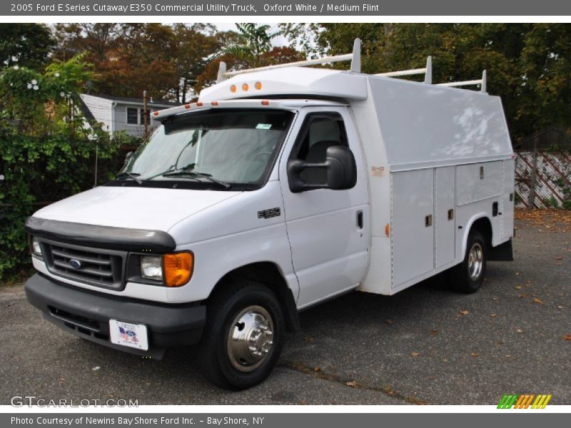 Oxford White / Medium Flint 2005 Ford E Series Cutaway E350 Commercial Utility Truck