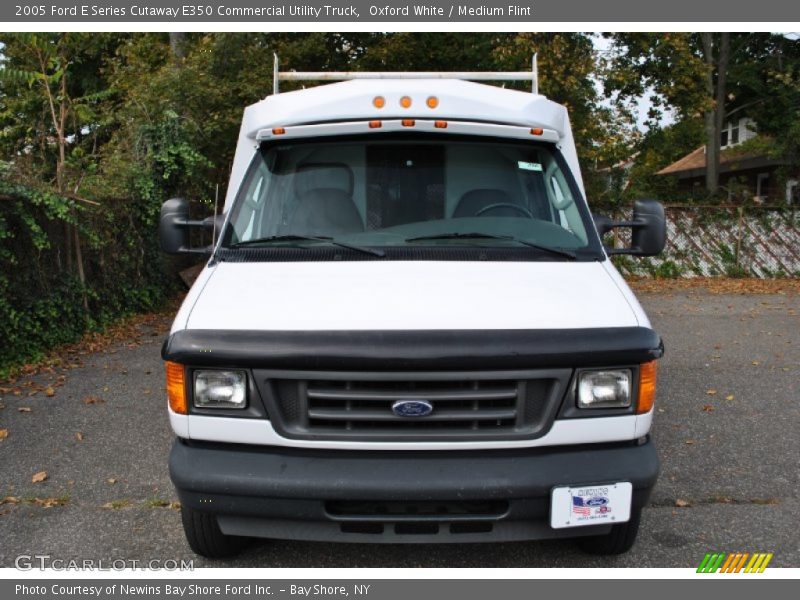 Oxford White / Medium Flint 2005 Ford E Series Cutaway E350 Commercial Utility Truck