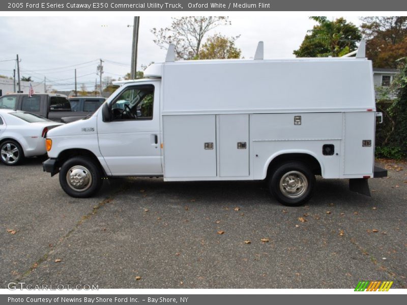 Oxford White / Medium Flint 2005 Ford E Series Cutaway E350 Commercial Utility Truck