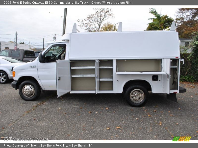 Oxford White / Medium Flint 2005 Ford E Series Cutaway E350 Commercial Utility Truck