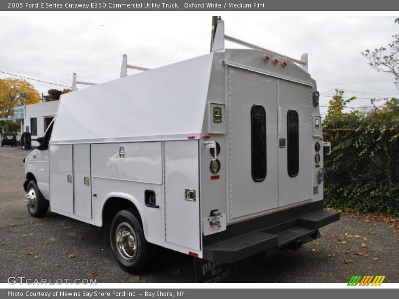 Oxford White / Medium Flint 2005 Ford E Series Cutaway E350 Commercial Utility Truck