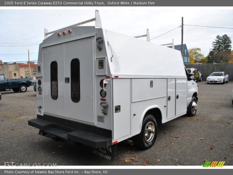 Oxford White / Medium Flint 2005 Ford E Series Cutaway E350 Commercial Utility Truck