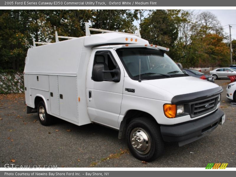 Oxford White / Medium Flint 2005 Ford E Series Cutaway E350 Commercial Utility Truck