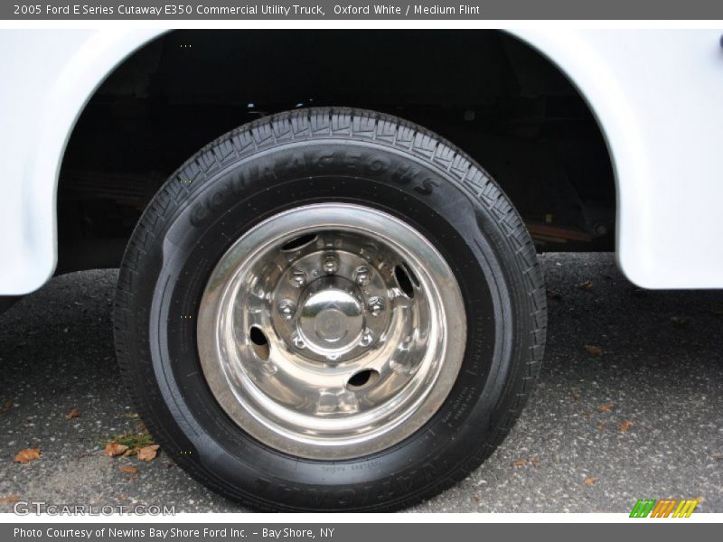 Oxford White / Medium Flint 2005 Ford E Series Cutaway E350 Commercial Utility Truck