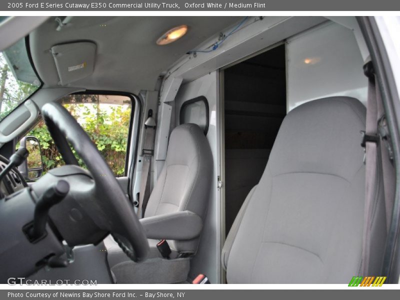 Oxford White / Medium Flint 2005 Ford E Series Cutaway E350 Commercial Utility Truck