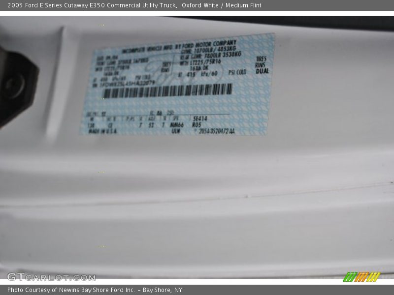 Oxford White / Medium Flint 2005 Ford E Series Cutaway E350 Commercial Utility Truck