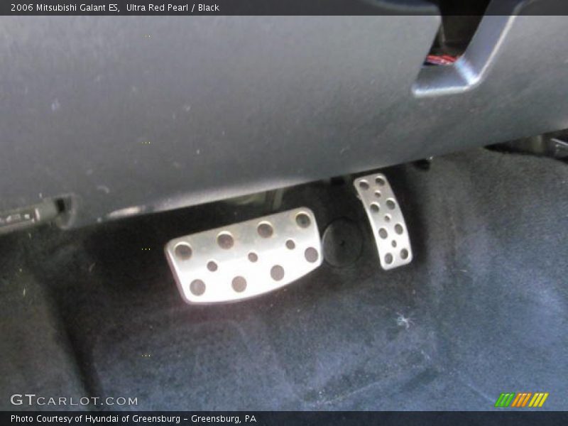 Ultra Red Pearl / Black 2006 Mitsubishi Galant ES