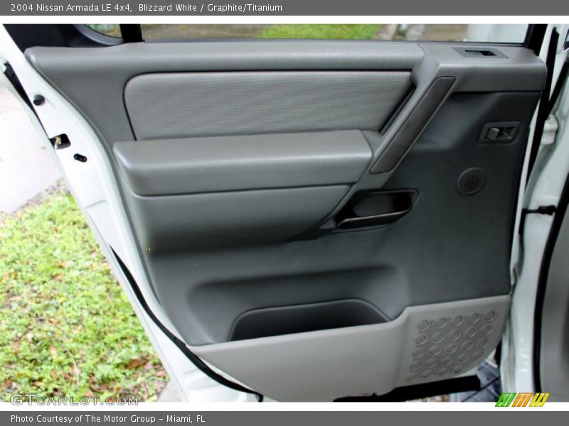Blizzard White / Graphite/Titanium 2004 Nissan Armada LE 4x4