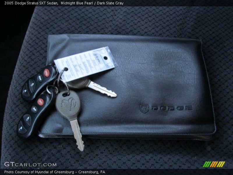 Midnight Blue Pearl / Dark Slate Gray 2005 Dodge Stratus SXT Sedan