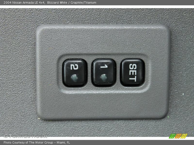 Blizzard White / Graphite/Titanium 2004 Nissan Armada LE 4x4
