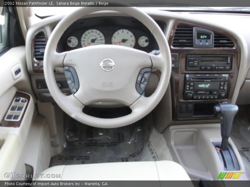 Sahara Beige Metallic / Beige 2002 Nissan Pathfinder LE