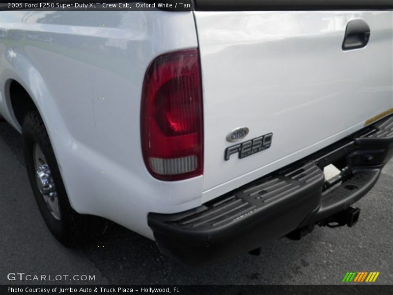 Oxford White / Tan 2005 Ford F250 Super Duty XLT Crew Cab