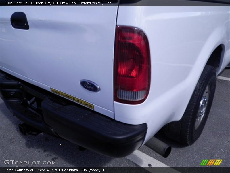 Oxford White / Tan 2005 Ford F250 Super Duty XLT Crew Cab