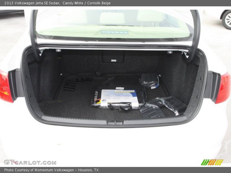 Candy White / Cornsilk Beige 2013 Volkswagen Jetta SE Sedan