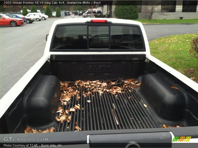 Avalanche White / Black 2003 Nissan Frontier XE V6 King Cab 4x4