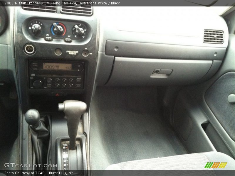 Avalanche White / Black 2003 Nissan Frontier XE V6 King Cab 4x4