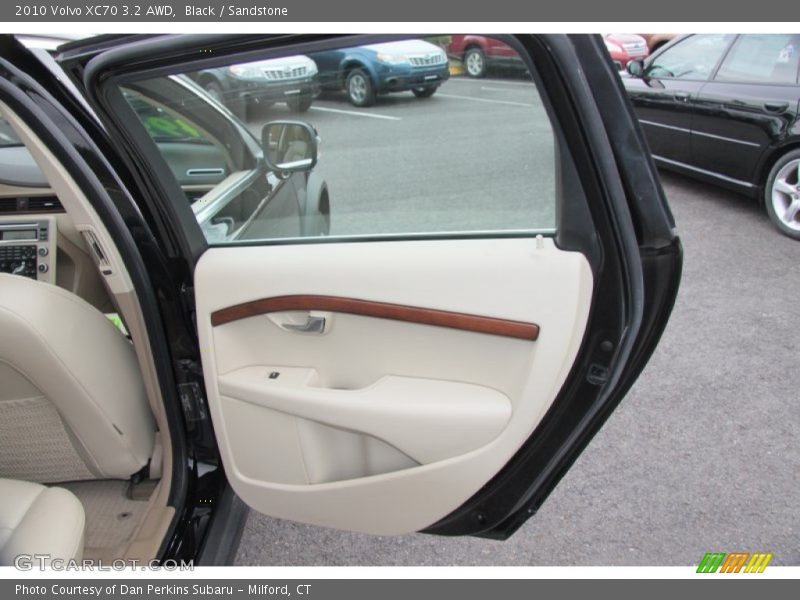 Black / Sandstone 2010 Volvo XC70 3.2 AWD