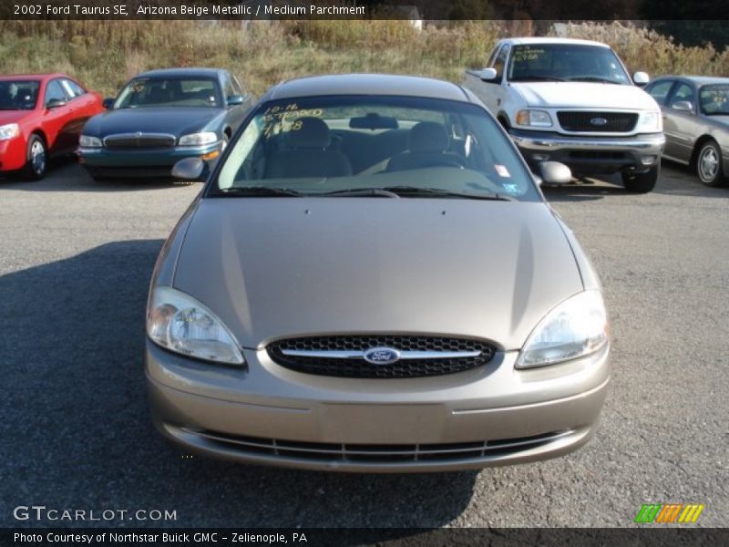 Arizona Beige Metallic / Medium Parchment 2002 Ford Taurus SE